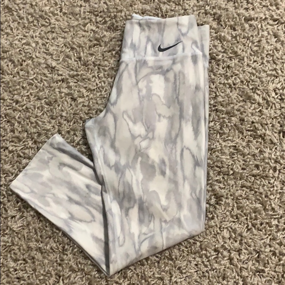 Nike Dri Fit Grey Pattern Capri Leggings